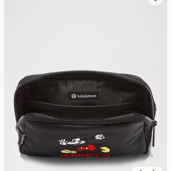 NWT Disney x lululemon Everywhere Belt Bag 1L Mickey in Motion Graphic - Picture 3 of 7